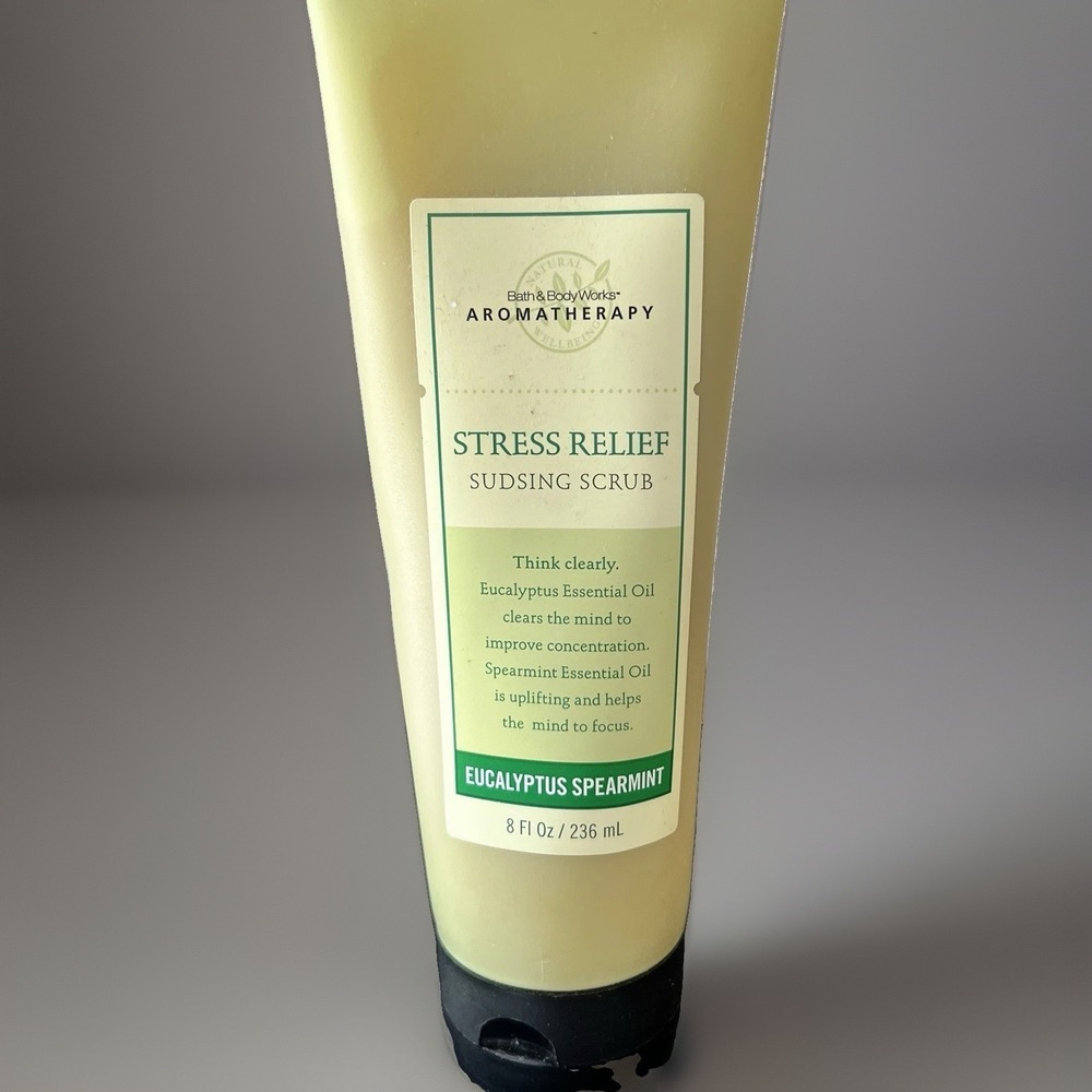 Bath & Body Works Aromatherapy Stress Relief Sudsing Scrub Eucalyptus Spearmint